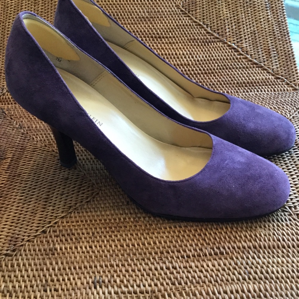 Gorgeous Purple Suede Pumps